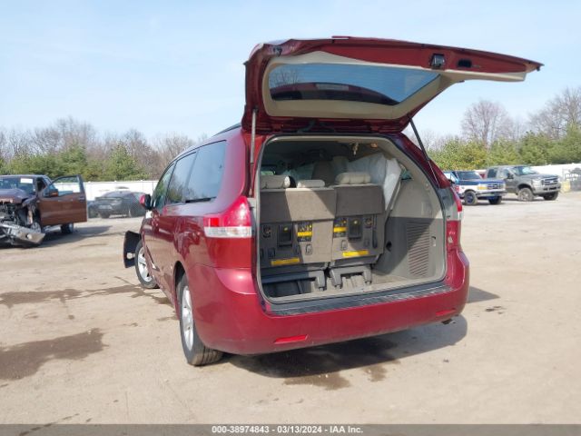 Photo 2 VIN: 5TDKK3DC8DS401839 - TOYOTA SIENNA 