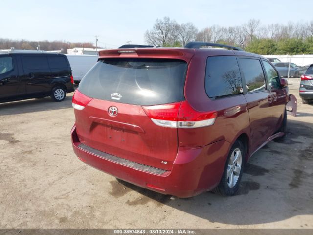 Photo 3 VIN: 5TDKK3DC8DS401839 - TOYOTA SIENNA 