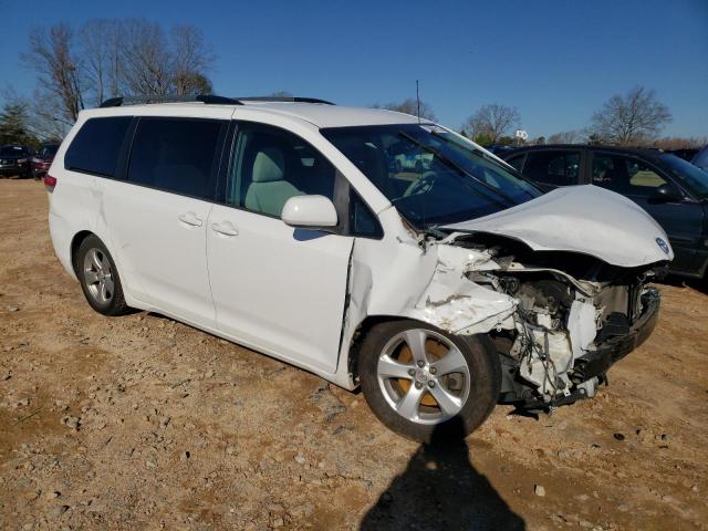 Photo 3 VIN: 5TDKK3DC8DS403588 - TOYOTA SIENNA LE 