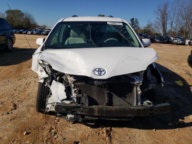 Photo 4 VIN: 5TDKK3DC8DS403588 - TOYOTA SIENNA LE 