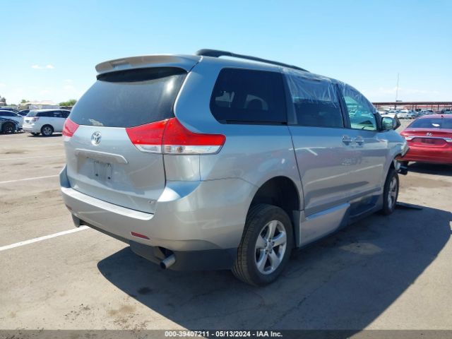 Photo 3 VIN: 5TDKK3DC8ES407707 - TOYOTA SIENNA LE 