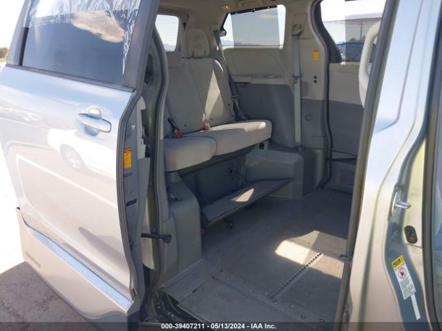 Photo 7 VIN: 5TDKK3DC8ES407707 - TOYOTA SIENNA LE 