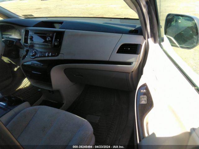 Photo 4 VIN: 5TDKK3DC8ES409568 - TOYOTA SIENNA 