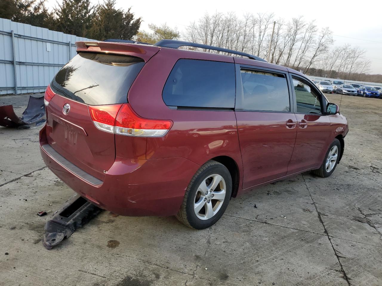 Photo 2 VIN: 5TDKK3DC8ES409585 - TOYOTA SIENNA 