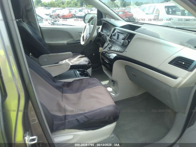 Photo 4 VIN: 5TDKK3DC8ES434552 - TOYOTA SIENNA 