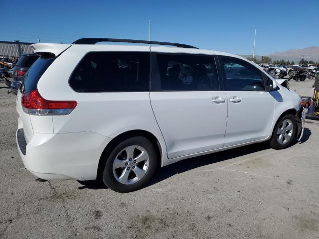 Photo 2 VIN: 5TDKK3DC8ES458799 - TOYOTA SIENNA LE 