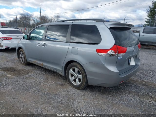 Photo 2 VIN: 5TDKK3DC8ES462934 - TOYOTA SIENNA 