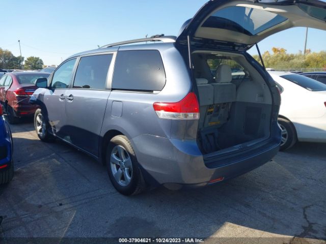 Photo 2 VIN: 5TDKK3DC8ES467664 - TOYOTA SIENNA 