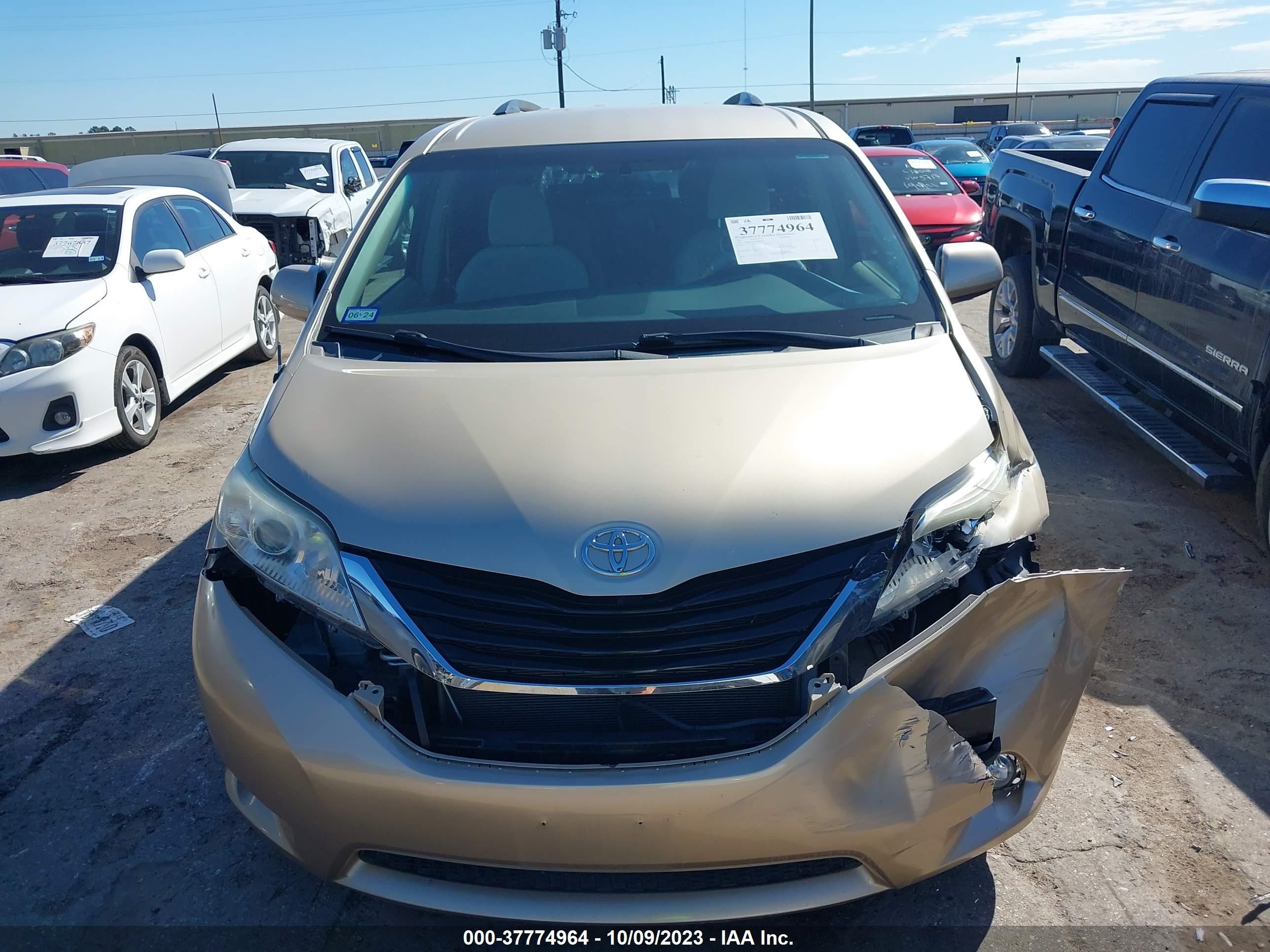 Photo 11 VIN: 5TDKK3DC8ES508049 - TOYOTA SIENNA 