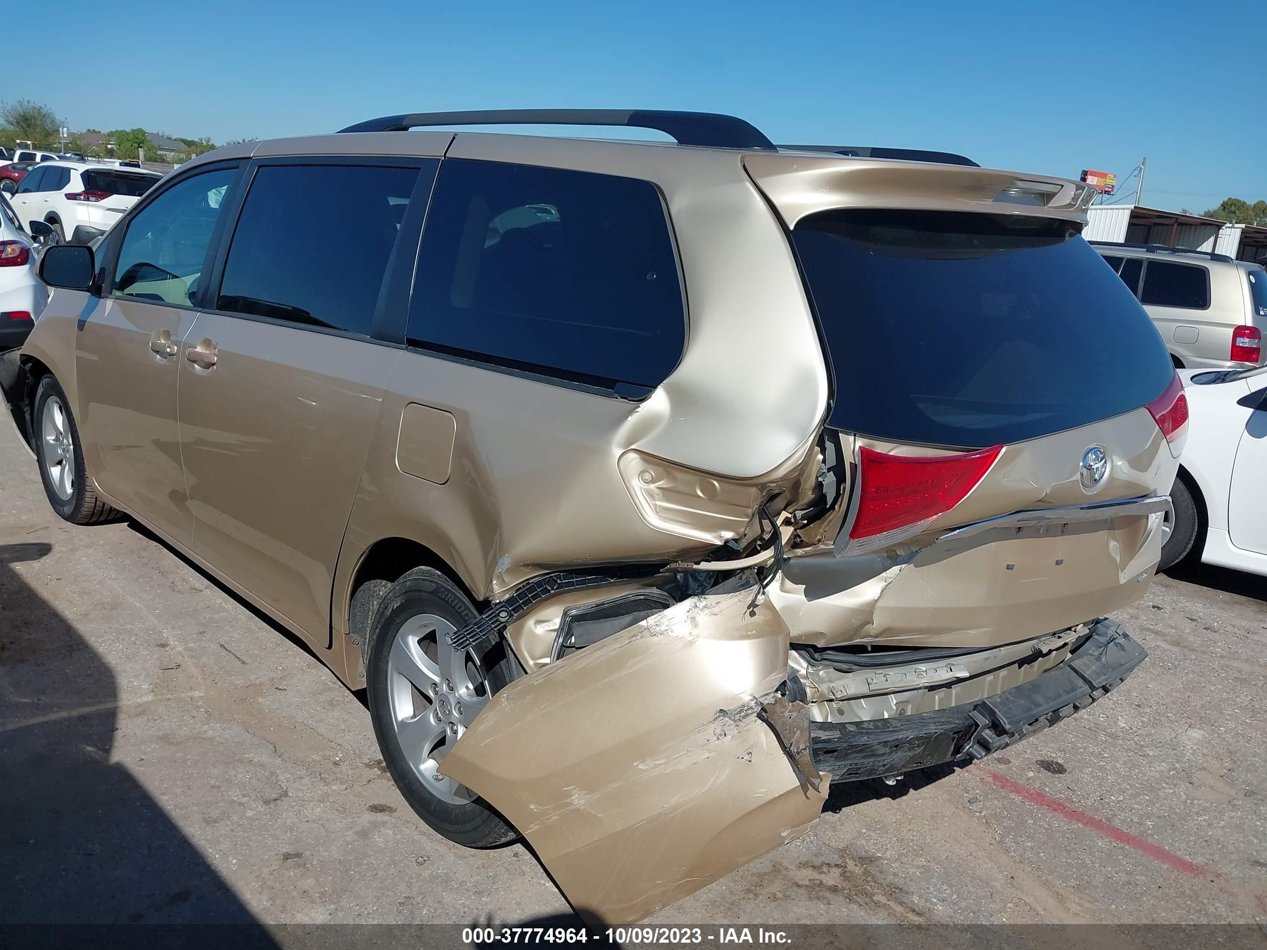 Photo 2 VIN: 5TDKK3DC8ES508049 - TOYOTA SIENNA 