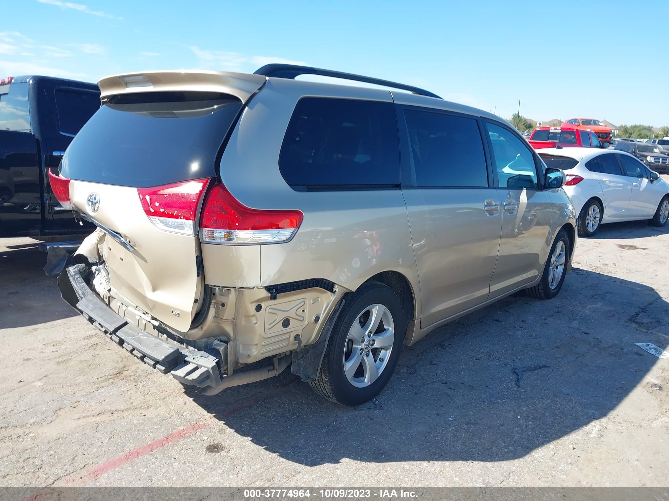 Photo 3 VIN: 5TDKK3DC8ES508049 - TOYOTA SIENNA 