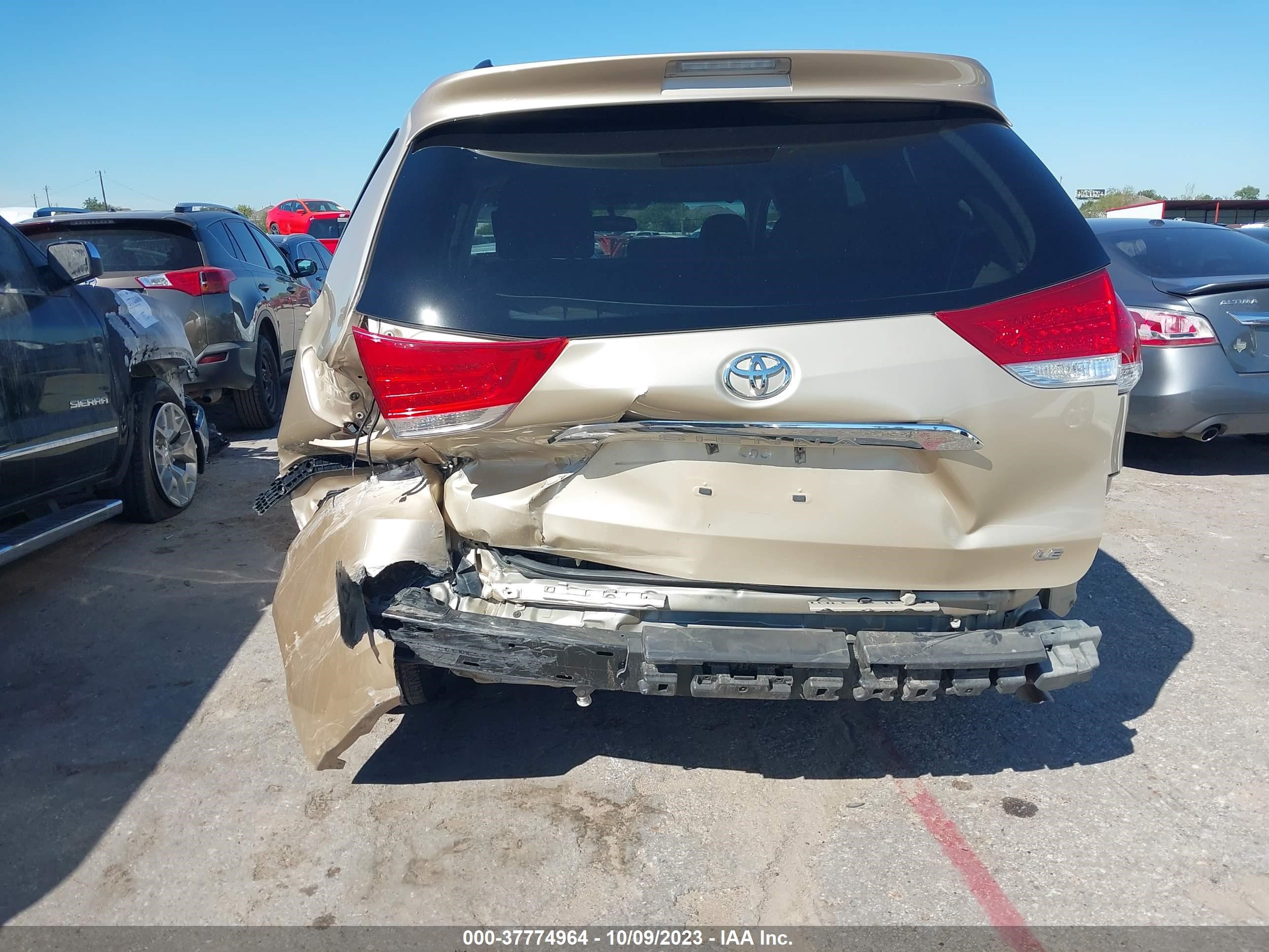 Photo 5 VIN: 5TDKK3DC8ES508049 - TOYOTA SIENNA 