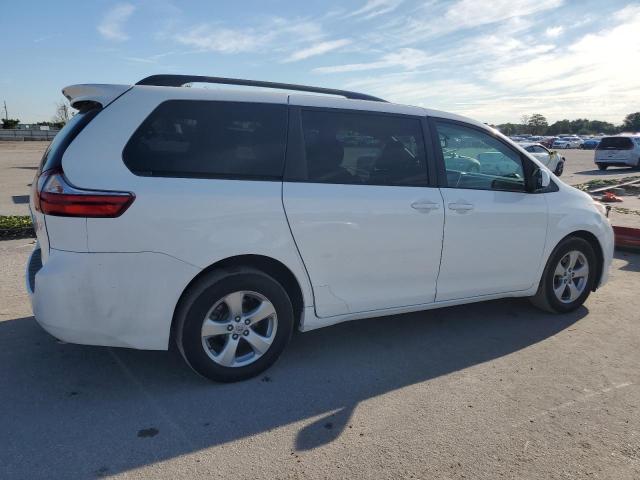 Photo 2 VIN: 5TDKK3DC8FS529758 - TOYOTA SIENNA LE 