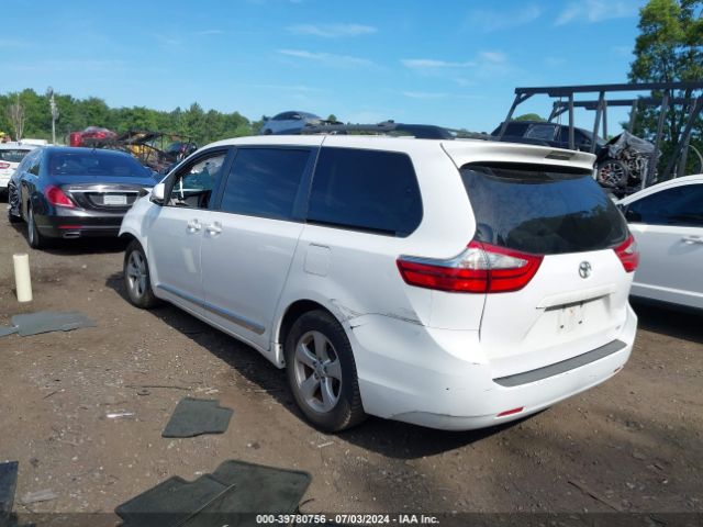 Photo 2 VIN: 5TDKK3DC8FS533888 - TOYOTA SIENNA 