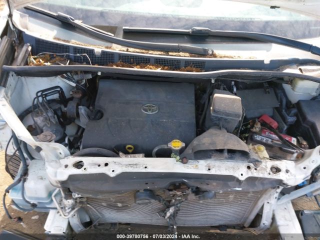 Photo 9 VIN: 5TDKK3DC8FS533888 - TOYOTA SIENNA 