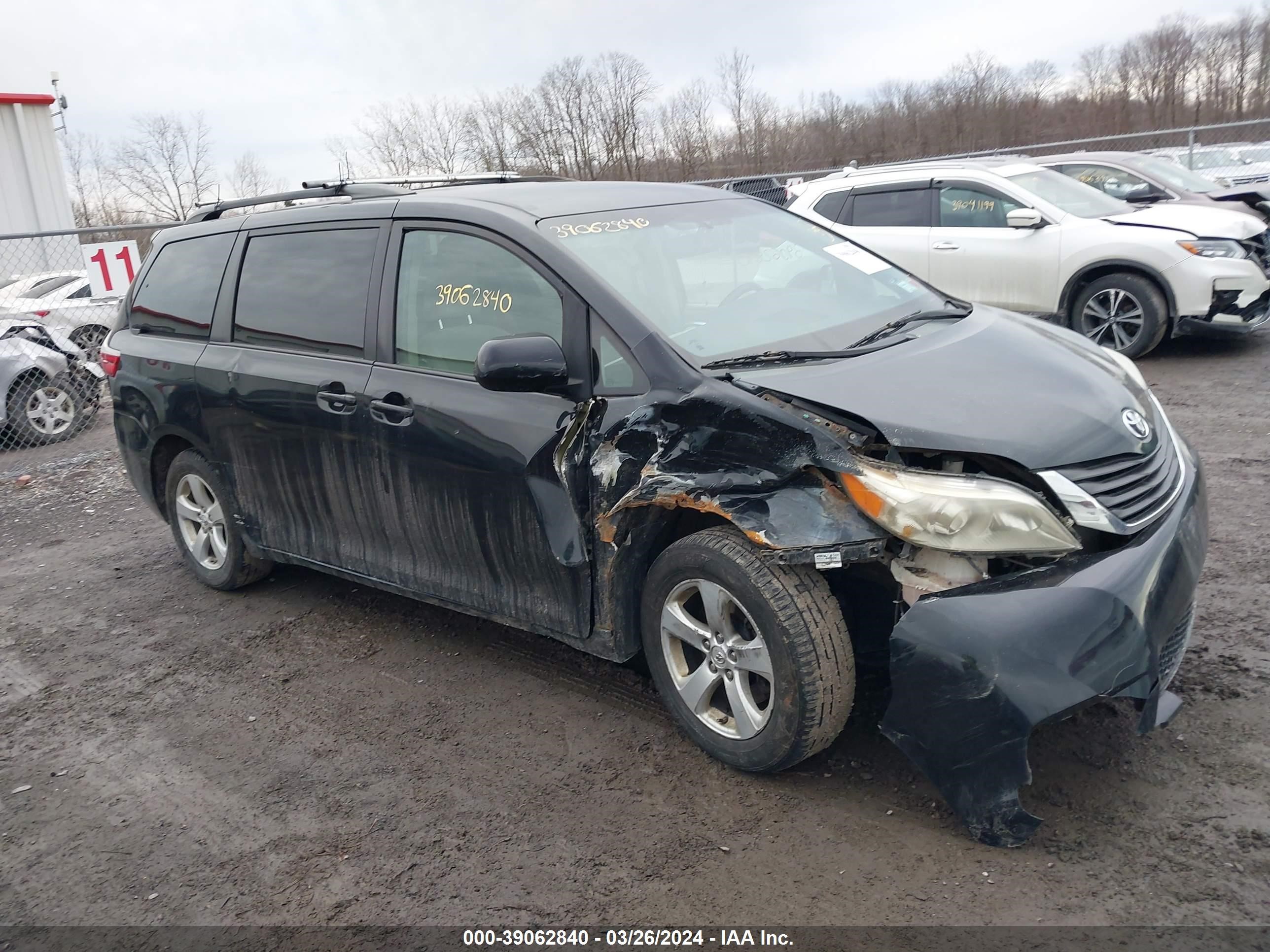 Photo 0 VIN: 5TDKK3DC8FS568964 - TOYOTA SIENNA 