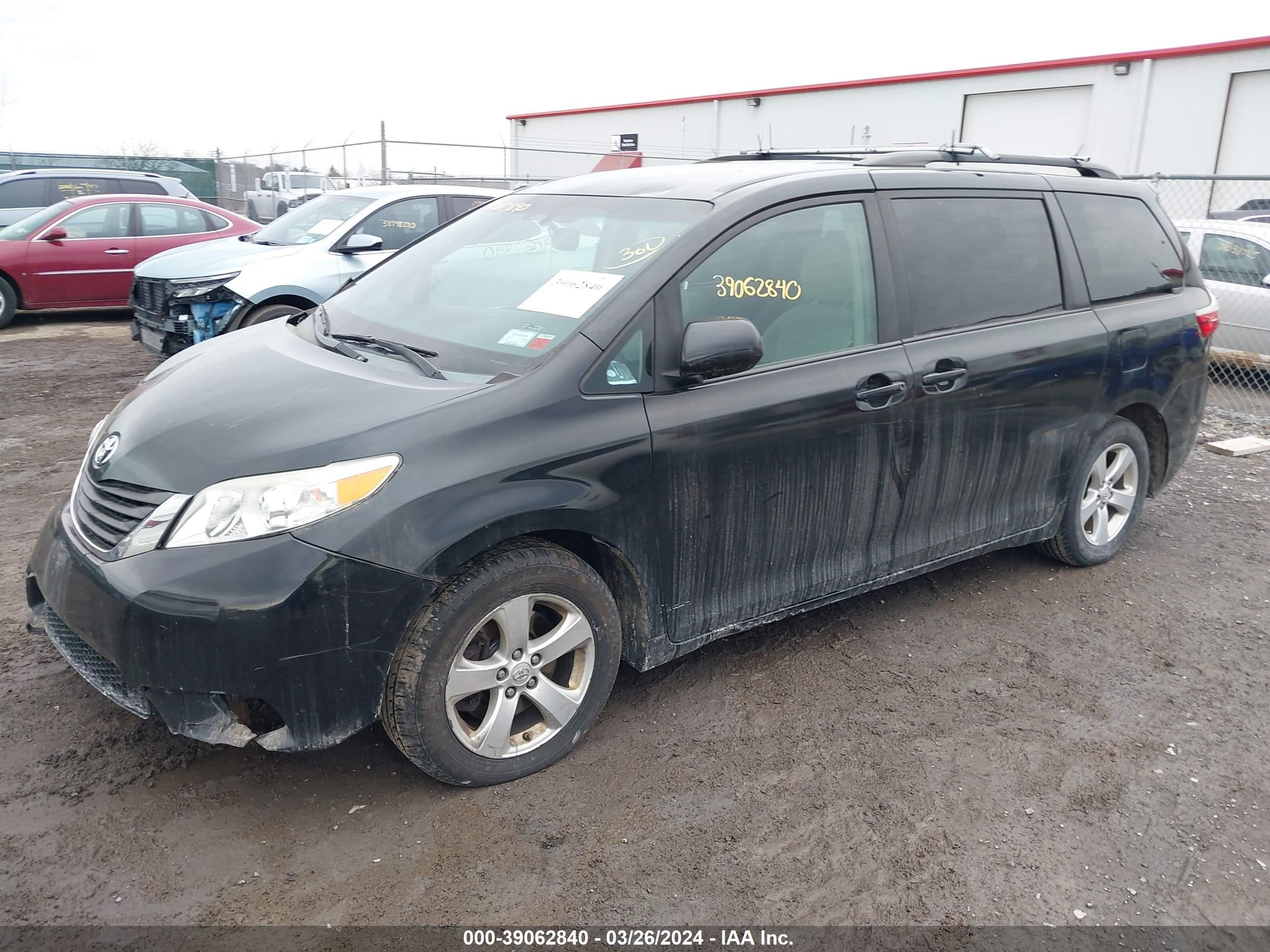 Photo 1 VIN: 5TDKK3DC8FS568964 - TOYOTA SIENNA 