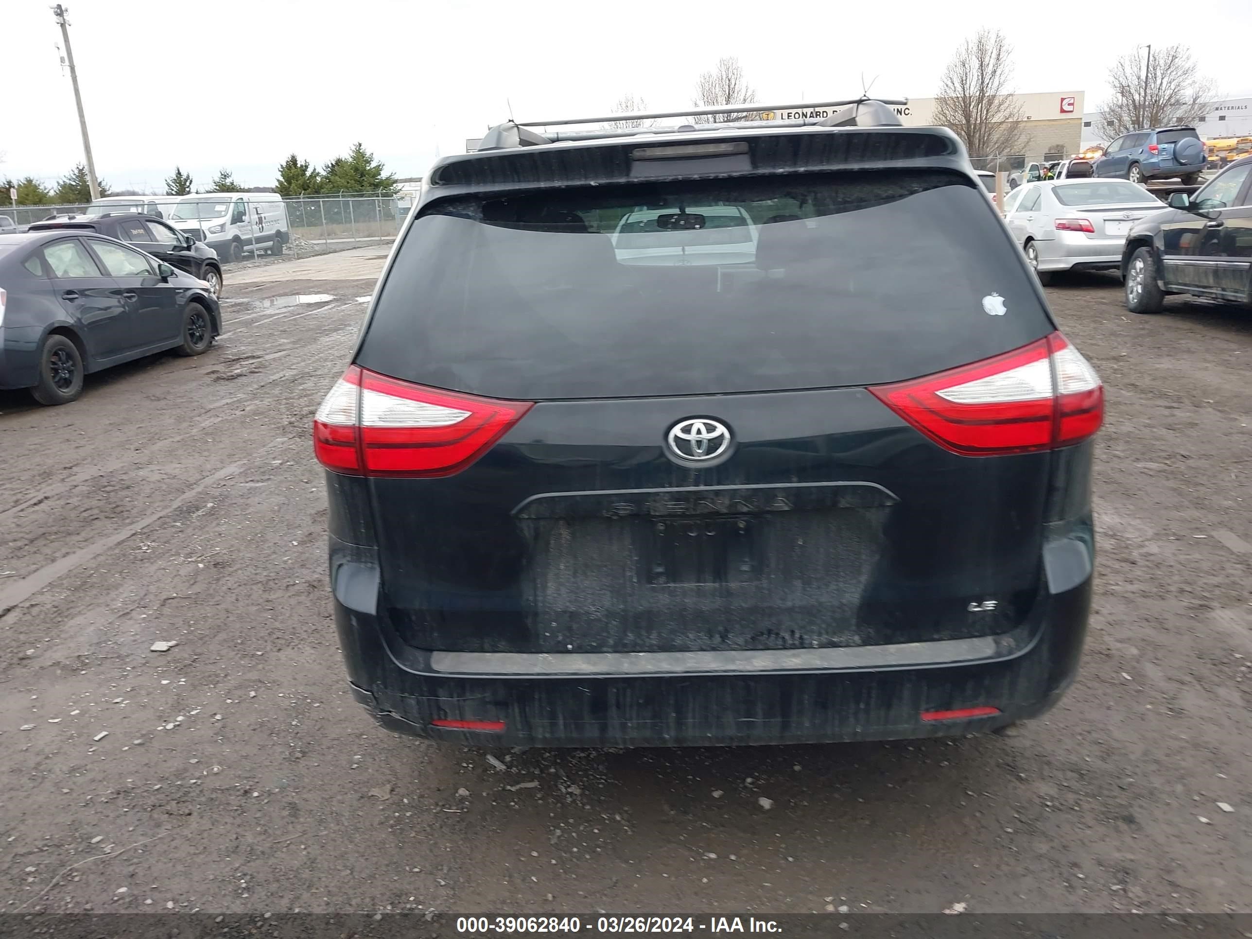 Photo 14 VIN: 5TDKK3DC8FS568964 - TOYOTA SIENNA 