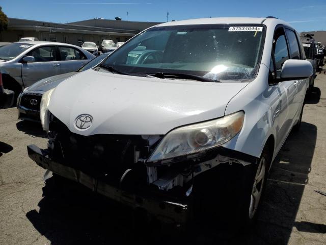 Photo 4 VIN: 5TDKK3DC8FS576353 - TOYOTA SIENNA LE 