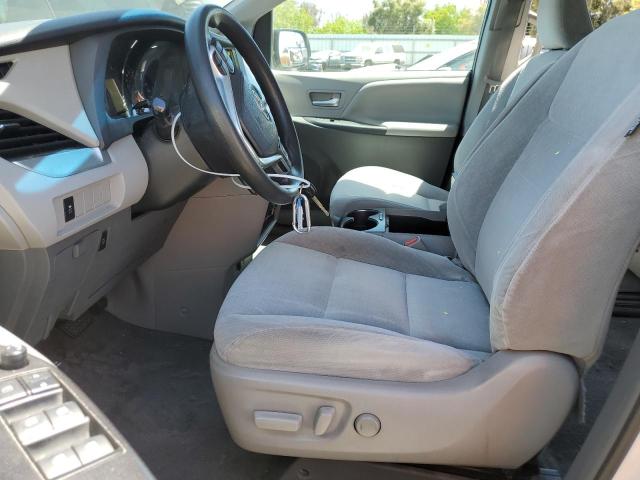 Photo 6 VIN: 5TDKK3DC8FS576353 - TOYOTA SIENNA LE 