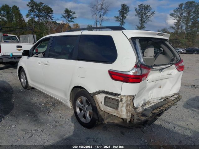 Photo 2 VIN: 5TDKK3DC8FS583352 - TOYOTA SIENNA 