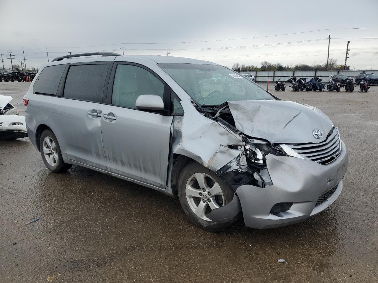 Photo 3 VIN: 5TDKK3DC8FS620822 - TOYOTA SIENNA 