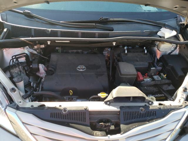 Photo 6 VIN: 5TDKK3DC8FS627771 - TOYOTA SIENNA LE 