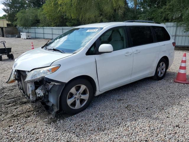 Photo 0 VIN: 5TDKK3DC8FS673567 - TOYOTA SIENNA LE 