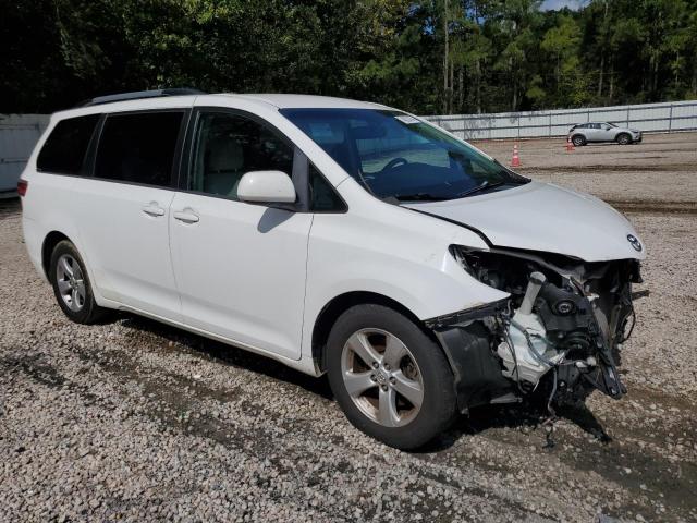 Photo 3 VIN: 5TDKK3DC8FS673567 - TOYOTA SIENNA LE 