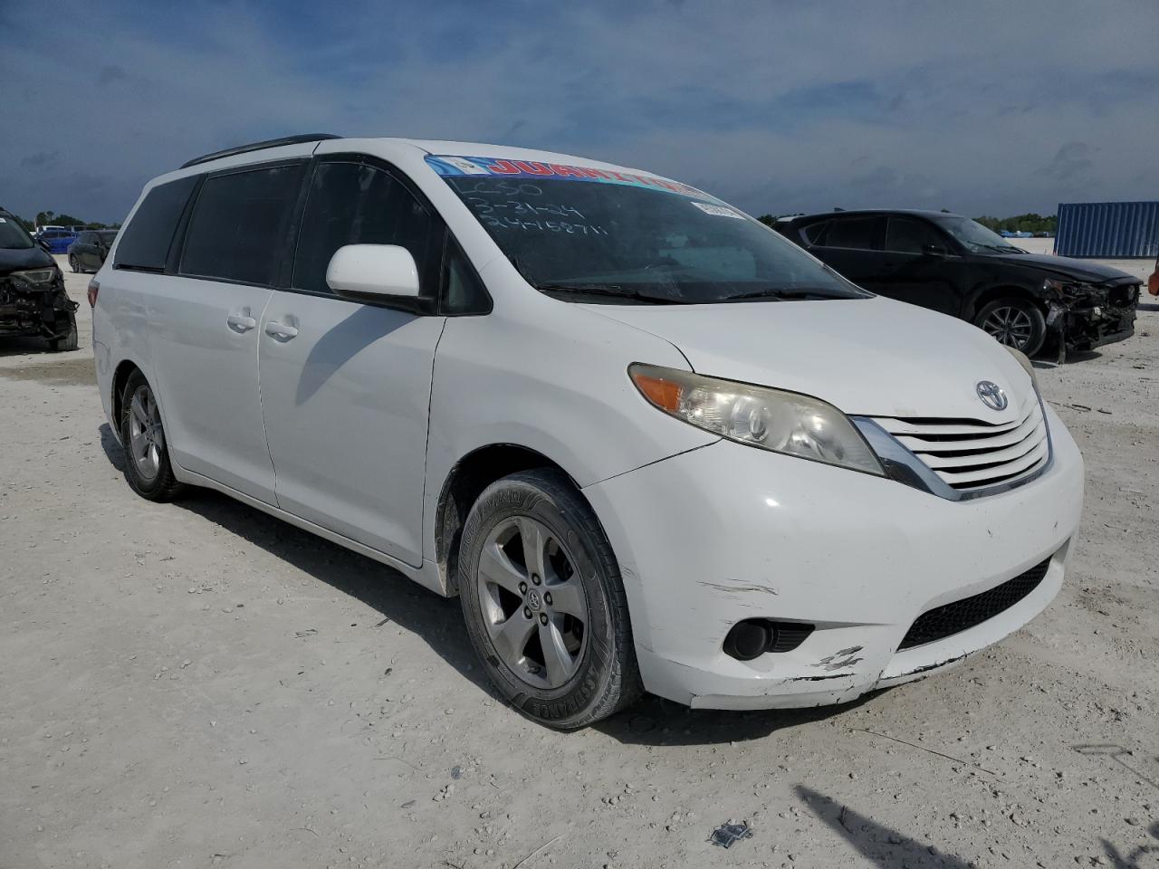 Photo 3 VIN: 5TDKK3DC8FS681491 - TOYOTA SIENNA 