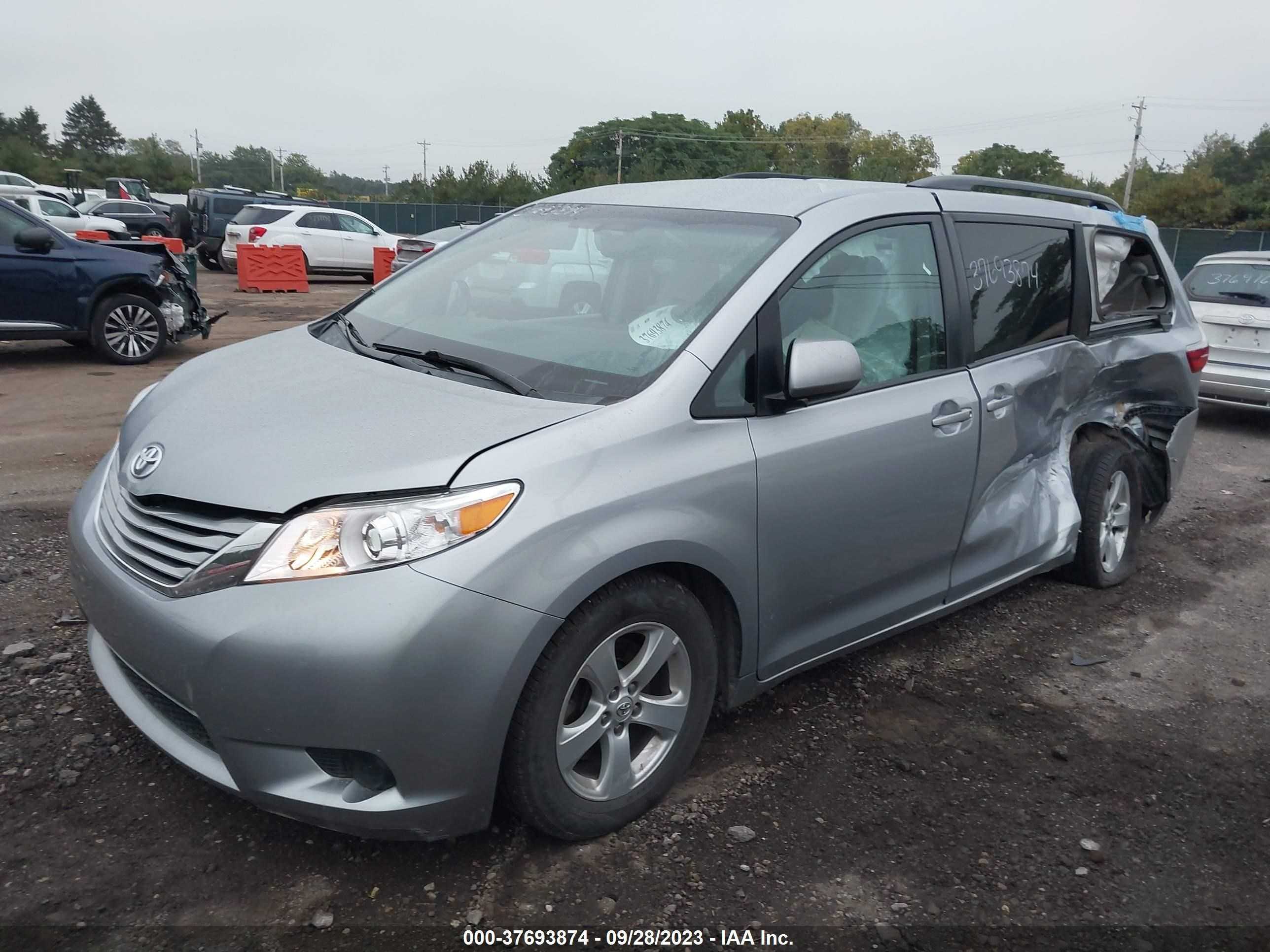 Photo 1 VIN: 5TDKK3DC8FS689364 - TOYOTA SIENNA 