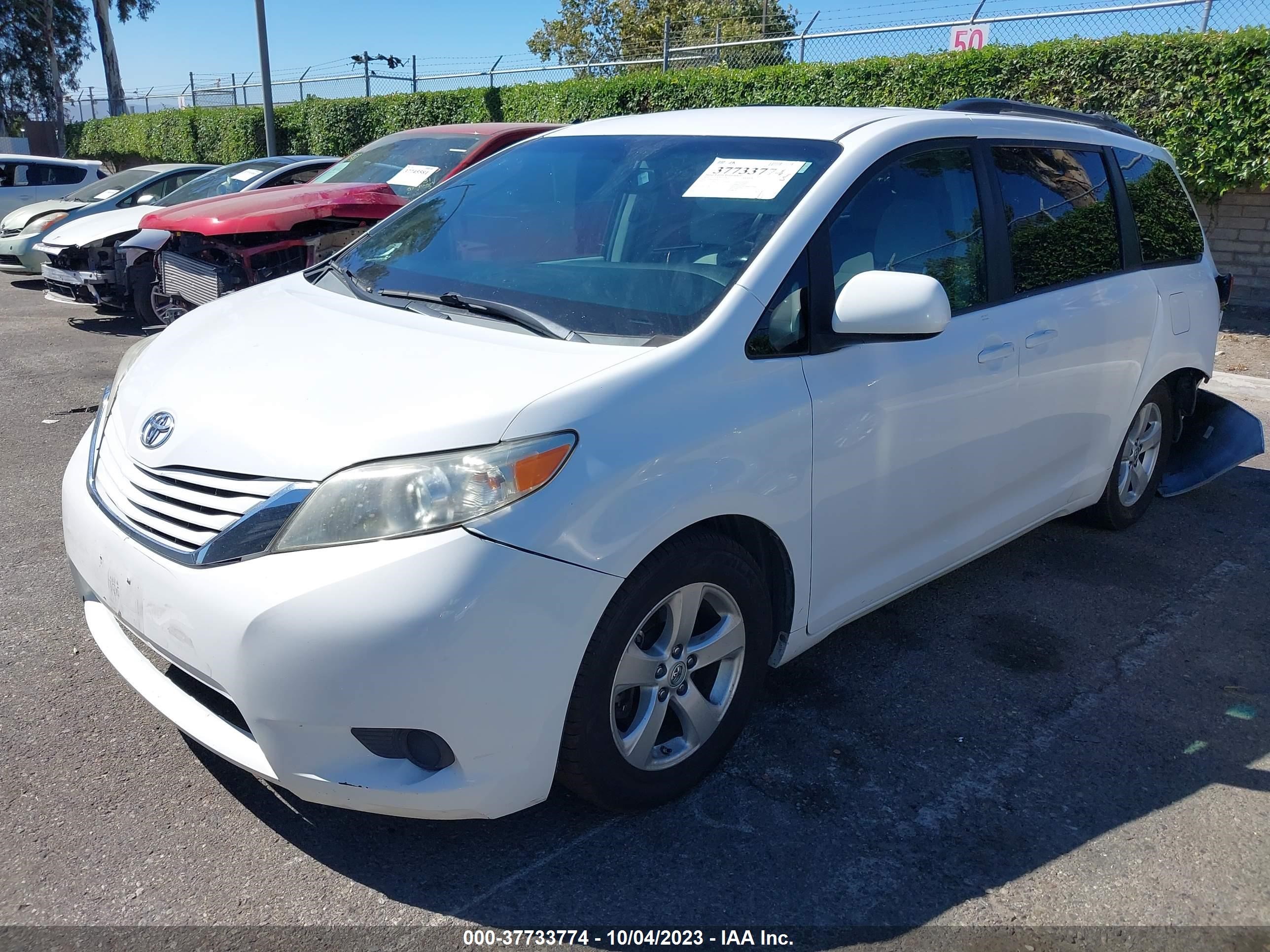 Photo 1 VIN: 5TDKK3DC8GS711543 - TOYOTA SIENNA 