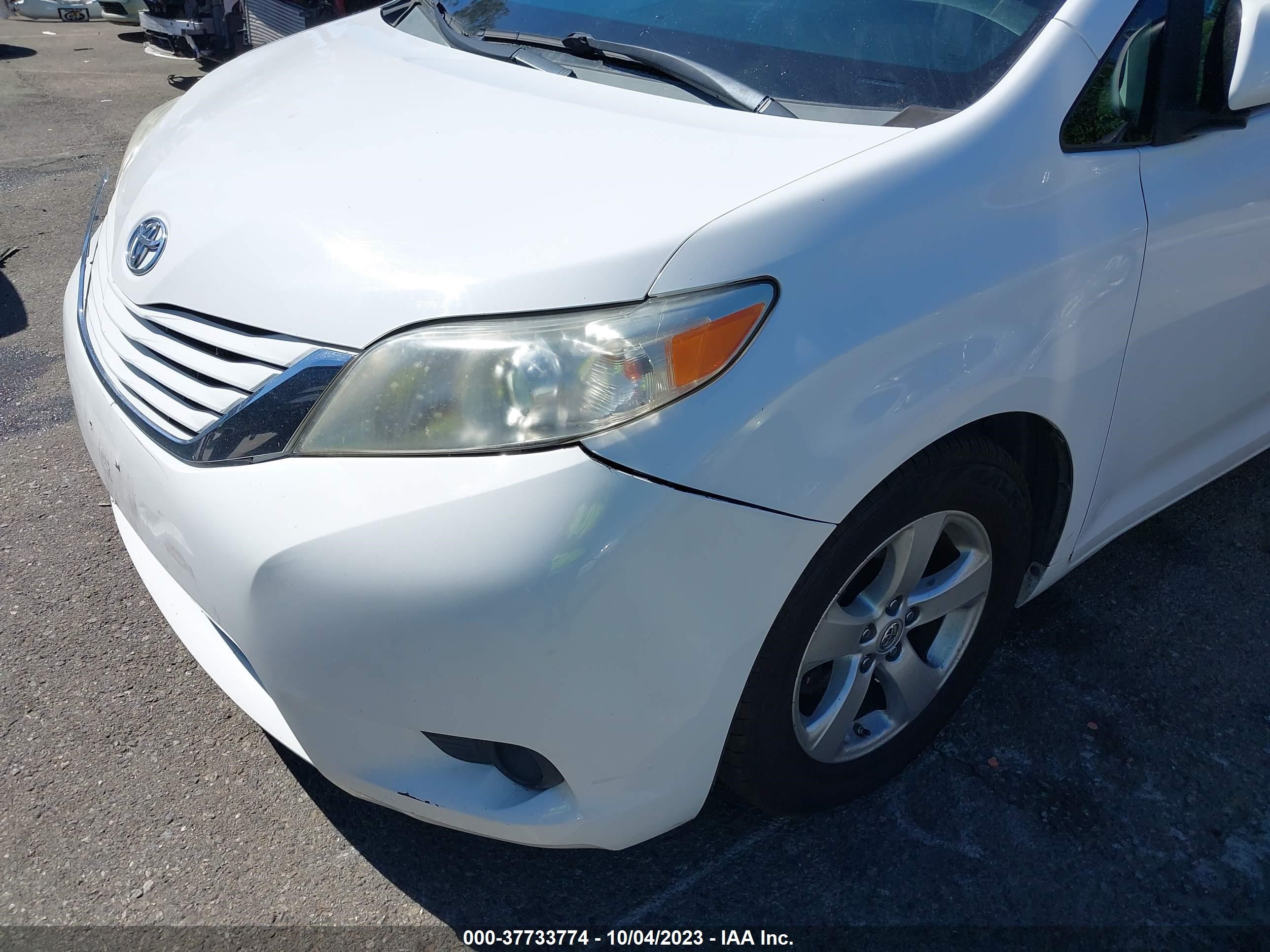 Photo 11 VIN: 5TDKK3DC8GS711543 - TOYOTA SIENNA 