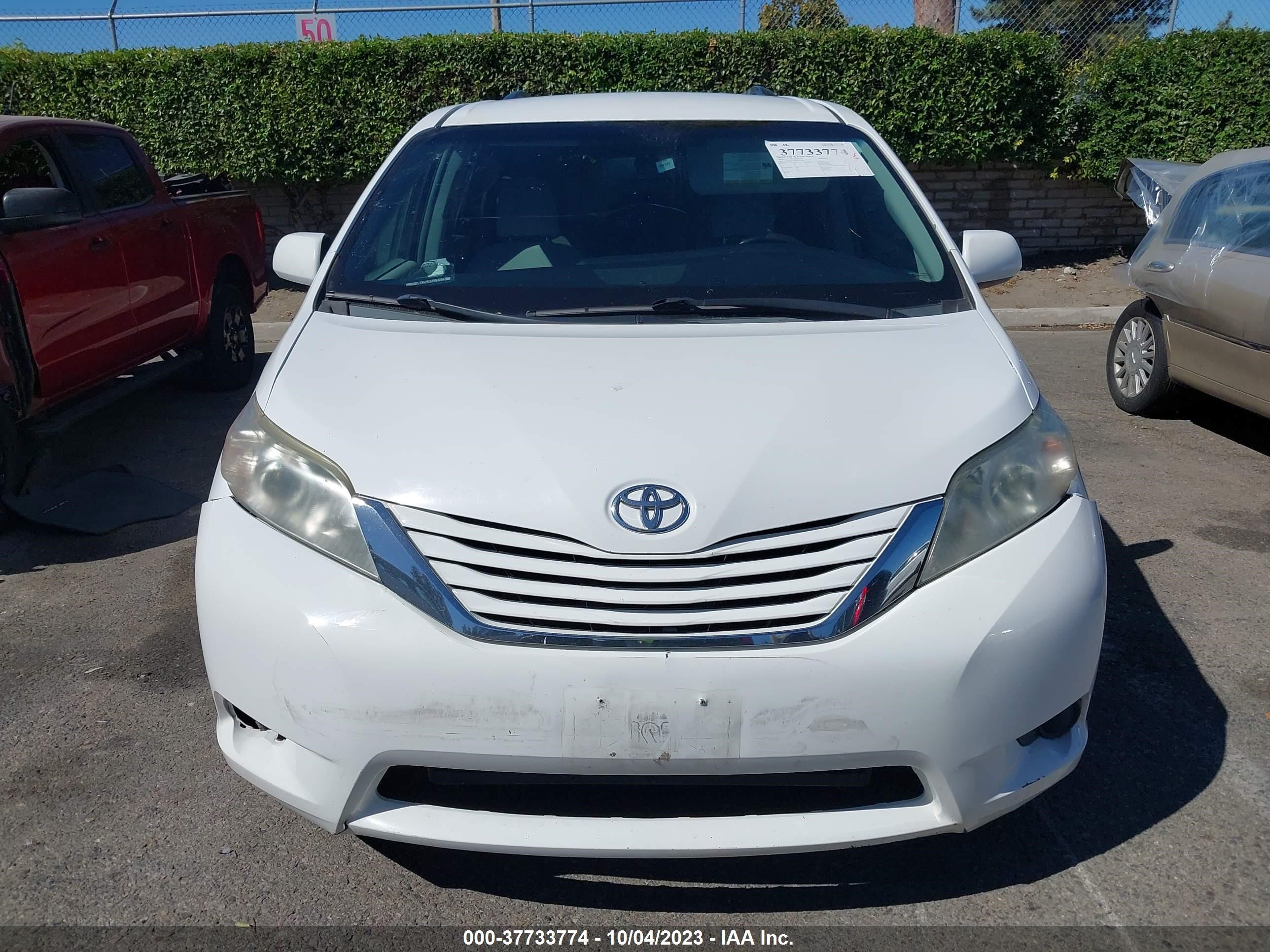 Photo 12 VIN: 5TDKK3DC8GS711543 - TOYOTA SIENNA 