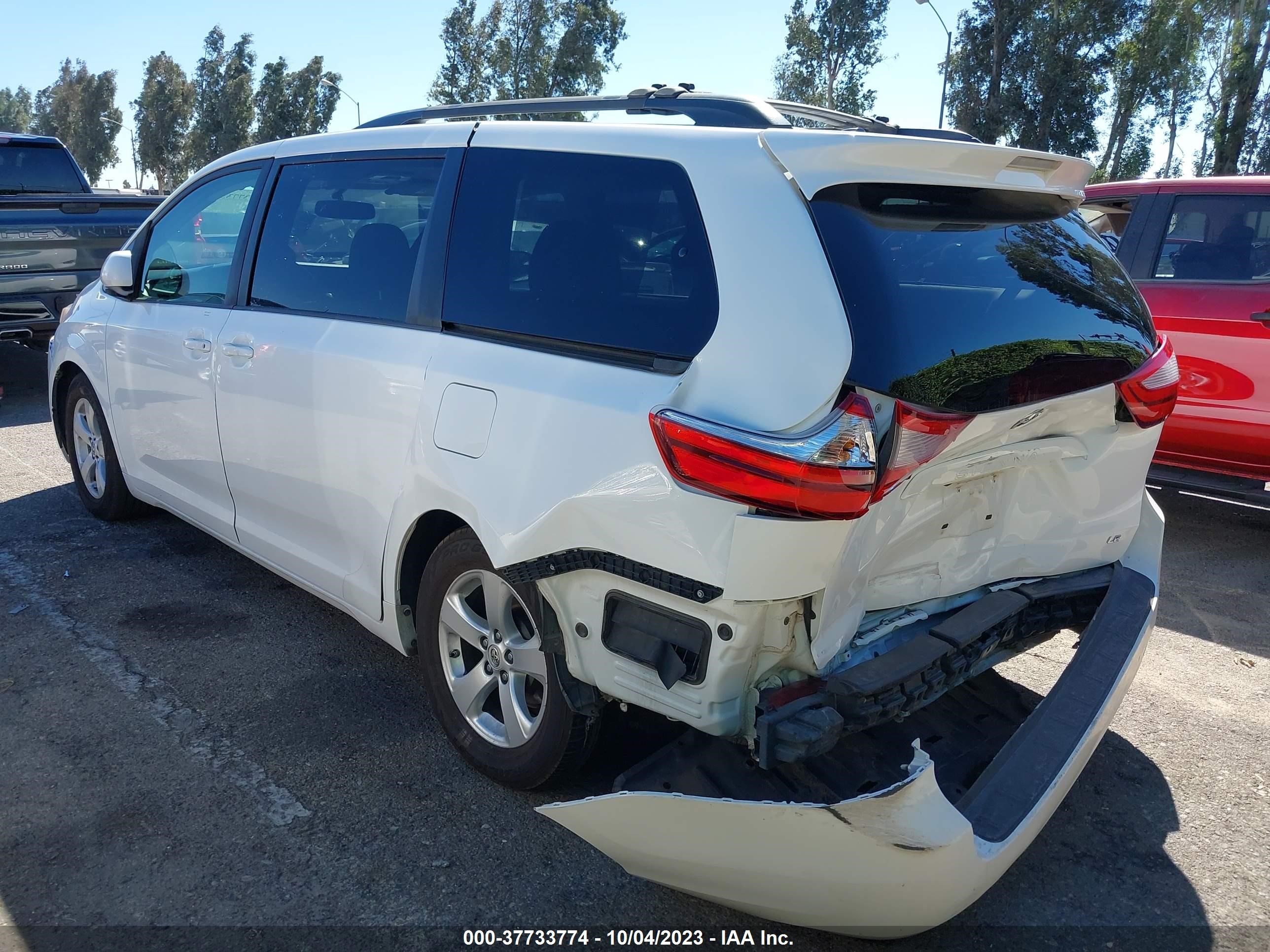 Photo 2 VIN: 5TDKK3DC8GS711543 - TOYOTA SIENNA 