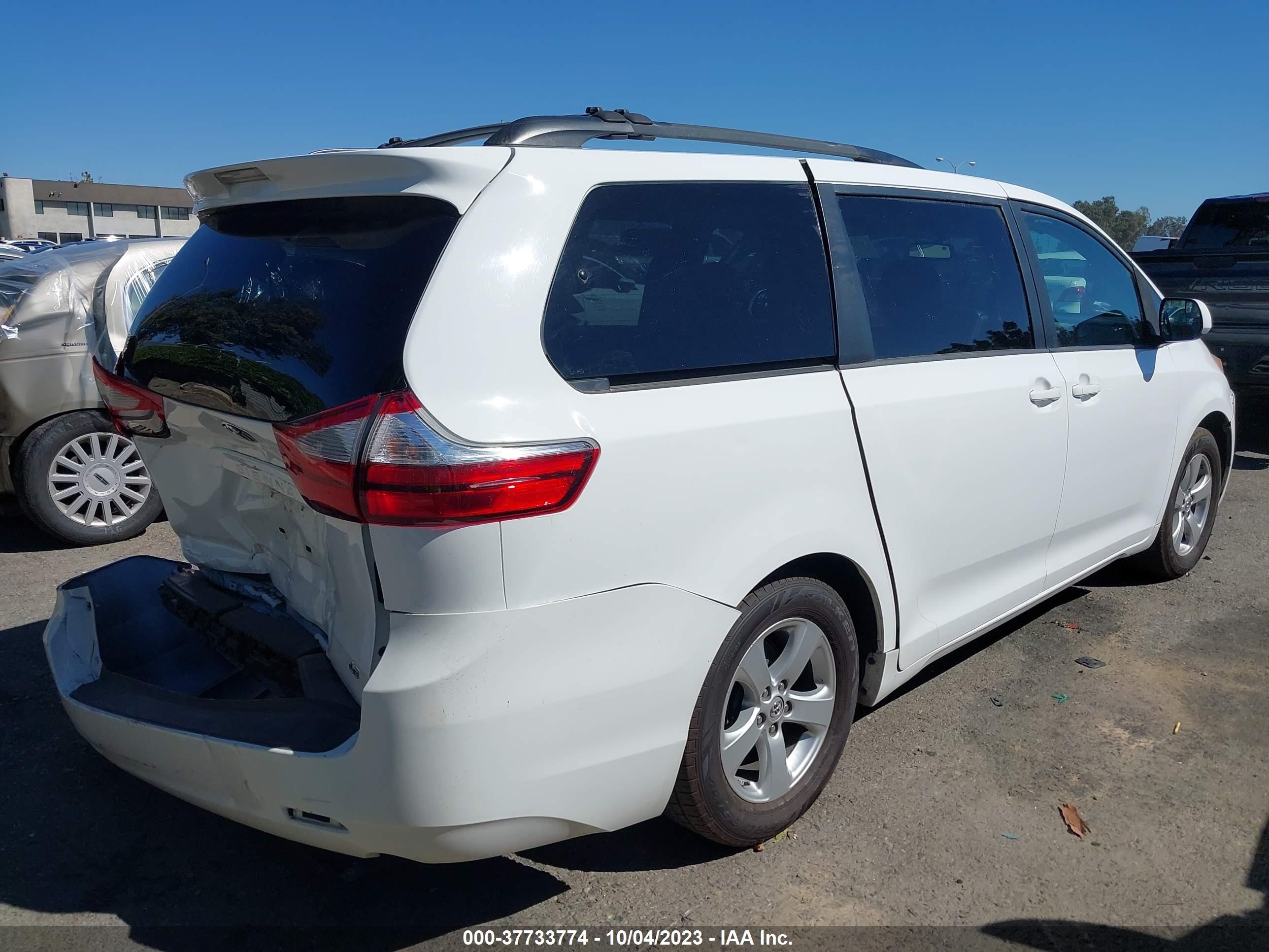 Photo 3 VIN: 5TDKK3DC8GS711543 - TOYOTA SIENNA 