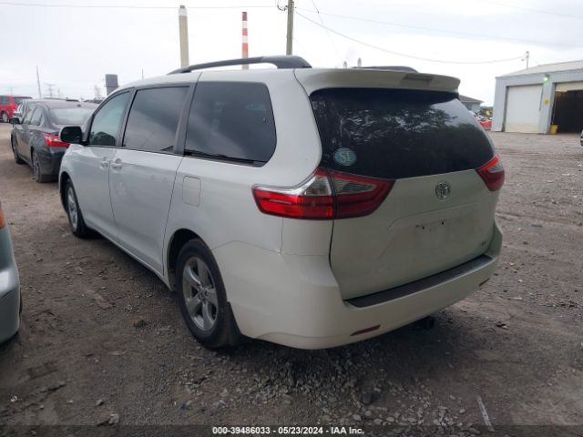 Photo 2 VIN: 5TDKK3DC8GS730903 - TOYOTA SIENNA 