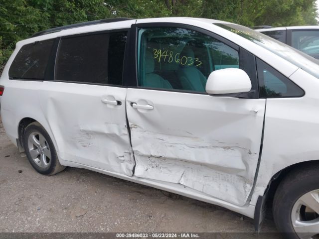 Photo 5 VIN: 5TDKK3DC8GS730903 - TOYOTA SIENNA 