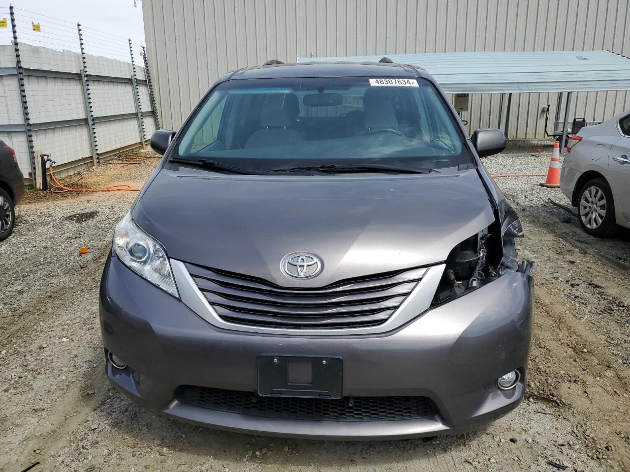 Photo 4 VIN: 5TDKK3DC8GS746728 - TOYOTA SIENNA 