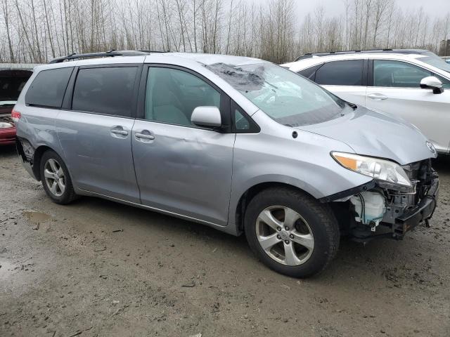 Photo 3 VIN: 5TDKK3DC9BS027366 - TOYOTA SIENNA LE 