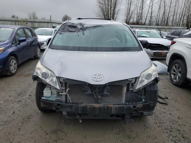 Photo 4 VIN: 5TDKK3DC9BS027366 - TOYOTA SIENNA LE 