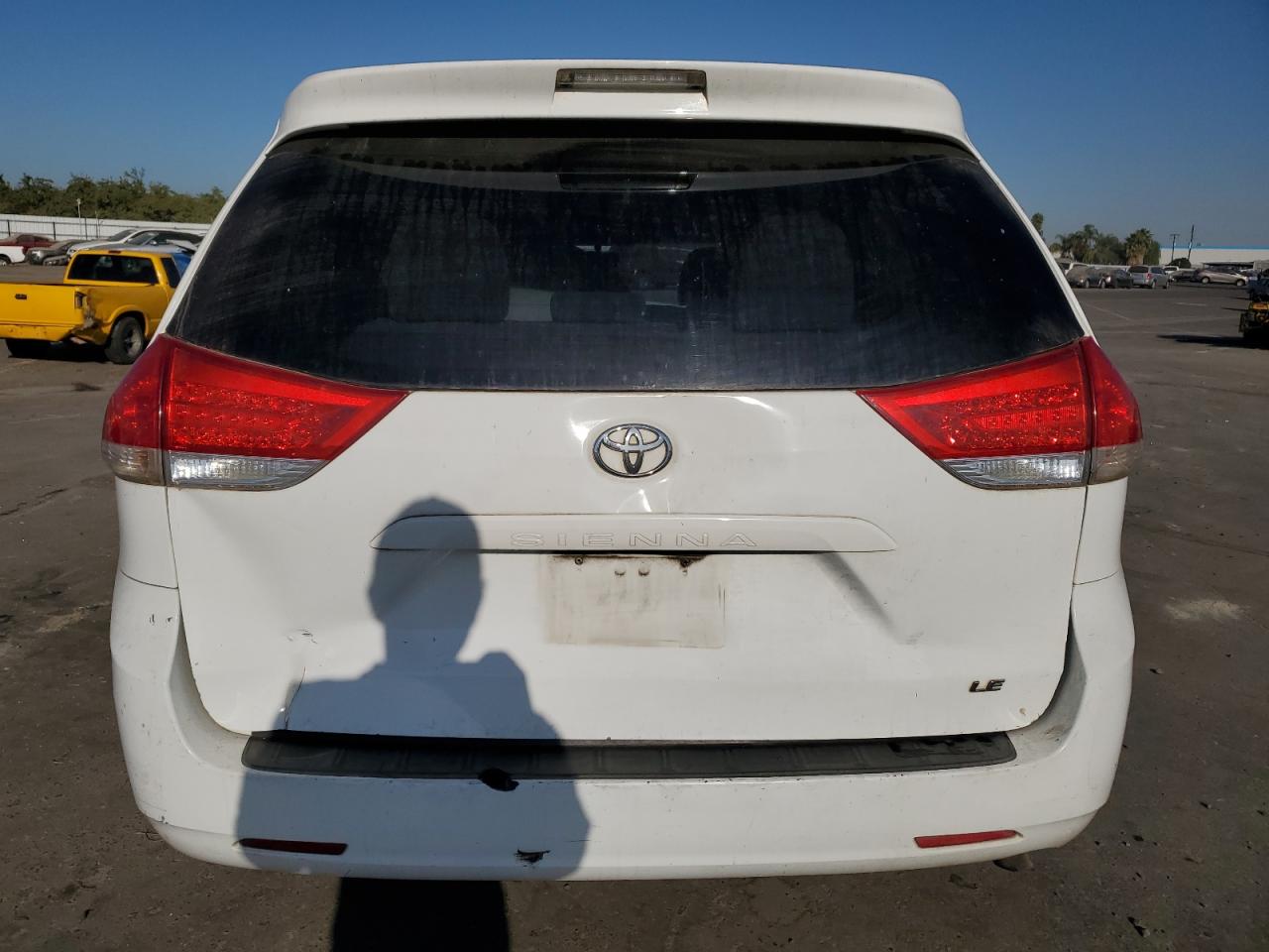 Photo 5 VIN: 5TDKK3DC9BS035385 - TOYOTA SIENNA 