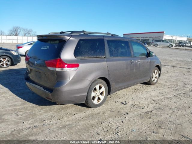 Photo 3 VIN: 5TDKK3DC9BS044264 - TOYOTA SIENNA 