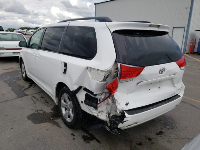 Photo 2 VIN: 5TDKK3DC9BS047116 - TOYOTA SIENNA LE 