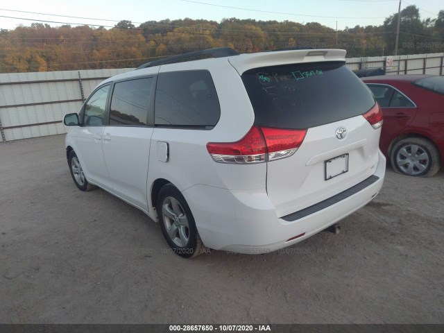 Photo 2 VIN: 5TDKK3DC9BS054048 - TOYOTA SIENNA 