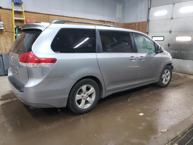 Photo 2 VIN: 5TDKK3DC9BS055099 - TOYOTA SIENNA LE 