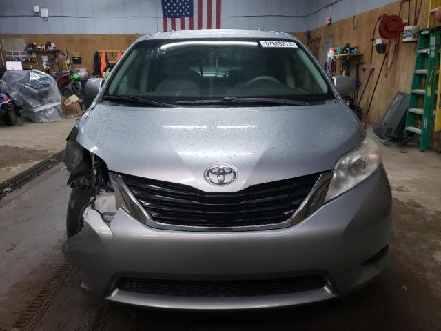 Photo 4 VIN: 5TDKK3DC9BS055099 - TOYOTA SIENNA LE 