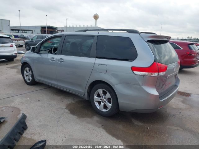 Photo 2 VIN: 5TDKK3DC9BS066734 - TOYOTA SIENNA 