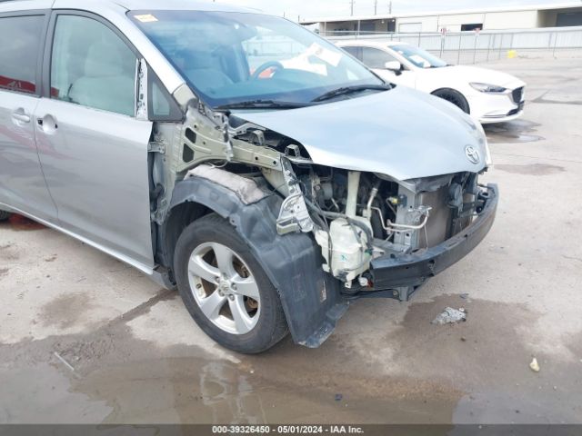 Photo 5 VIN: 5TDKK3DC9BS066734 - TOYOTA SIENNA 