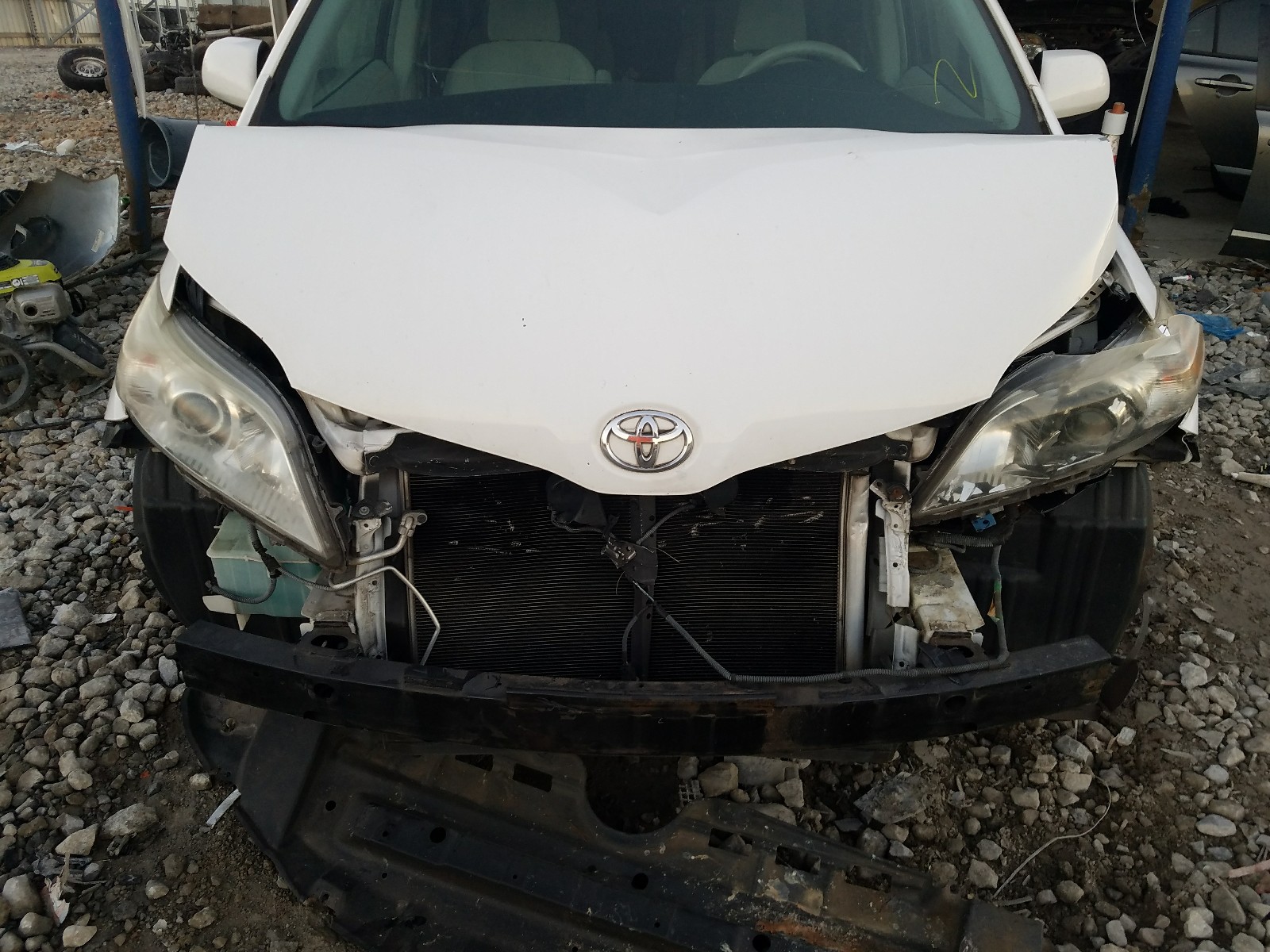 Photo 8 VIN: 5TDKK3DC9BS071674 - TOYOTA SIENNA LE 